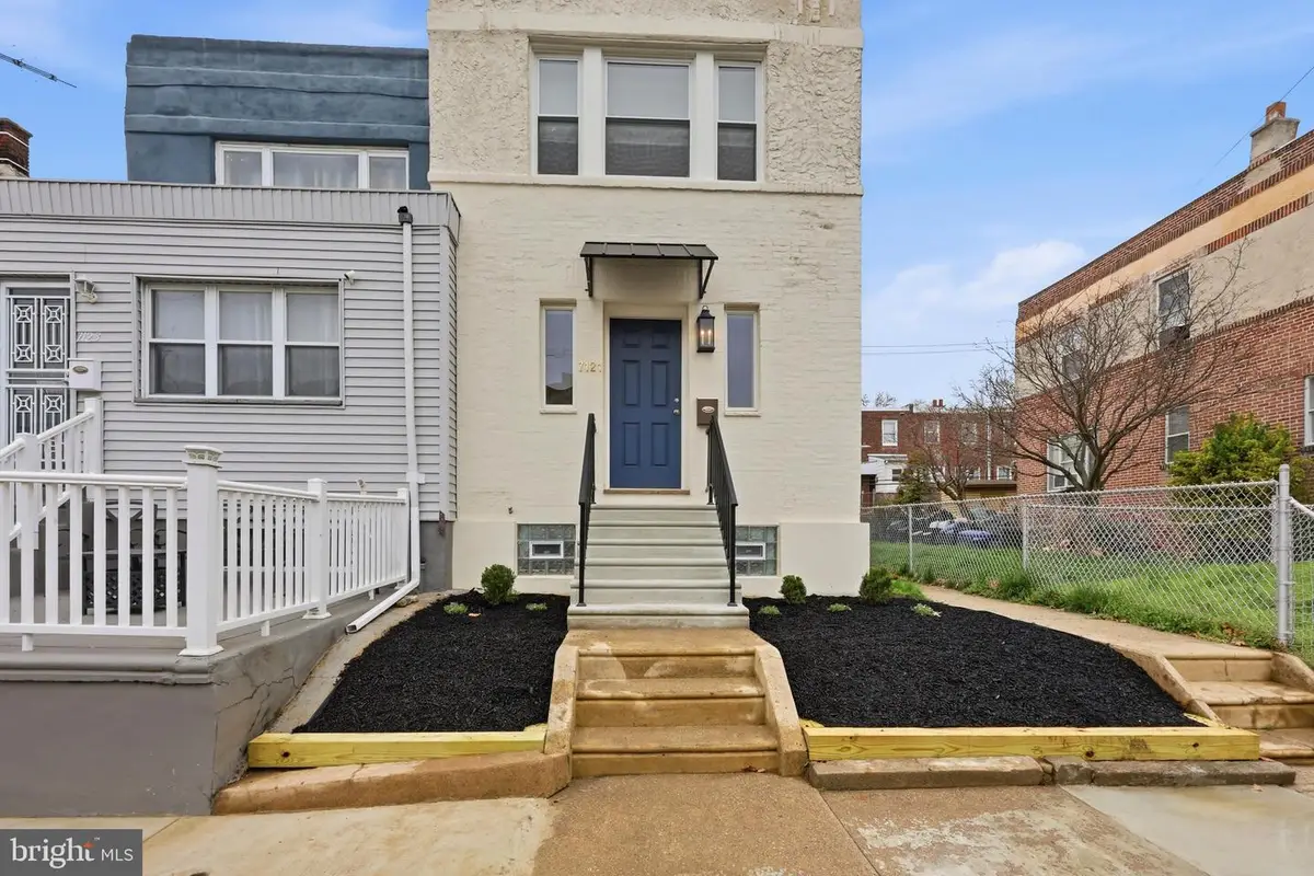 7121 Guyer Ave, Philadelphia, PA 19153 - #1
