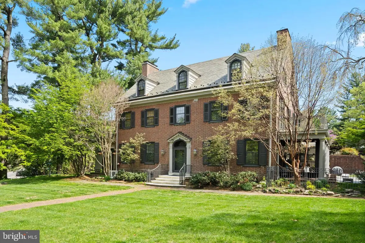 8219 Saint Martins Ln, Philadelphia, PA 19118 - #1