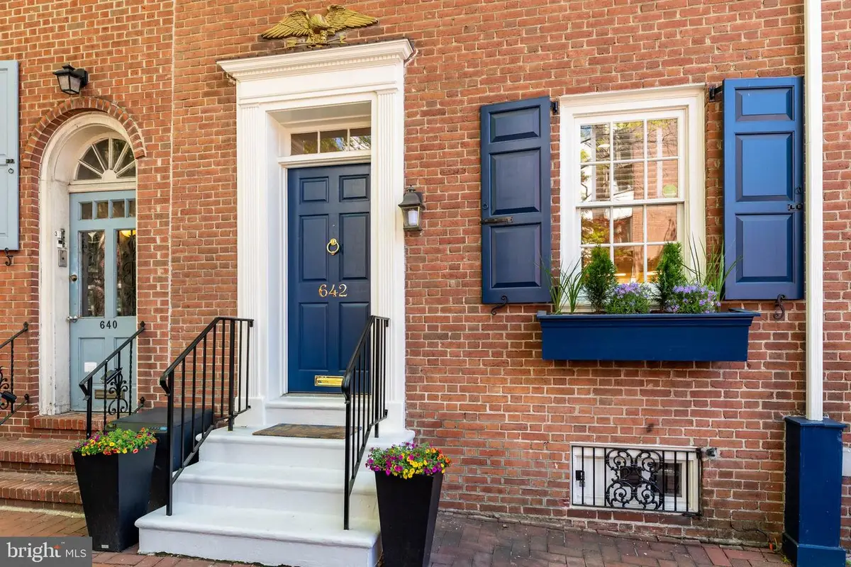 642 Pine St, Philadelphia, PA 19106 - #1
