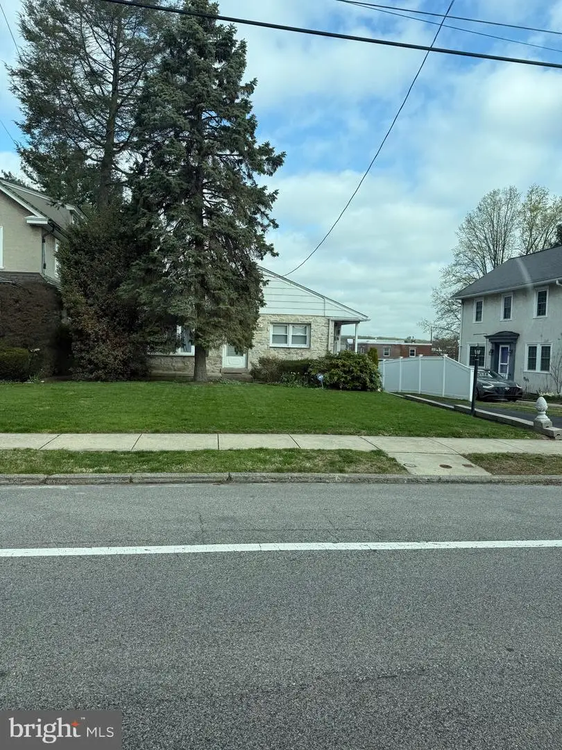 516 Gates St, Philadelphia, PA 19128 - #1