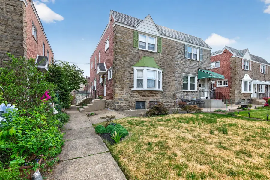 2006 Vista St, Philadelphia, PA 19152 - #2