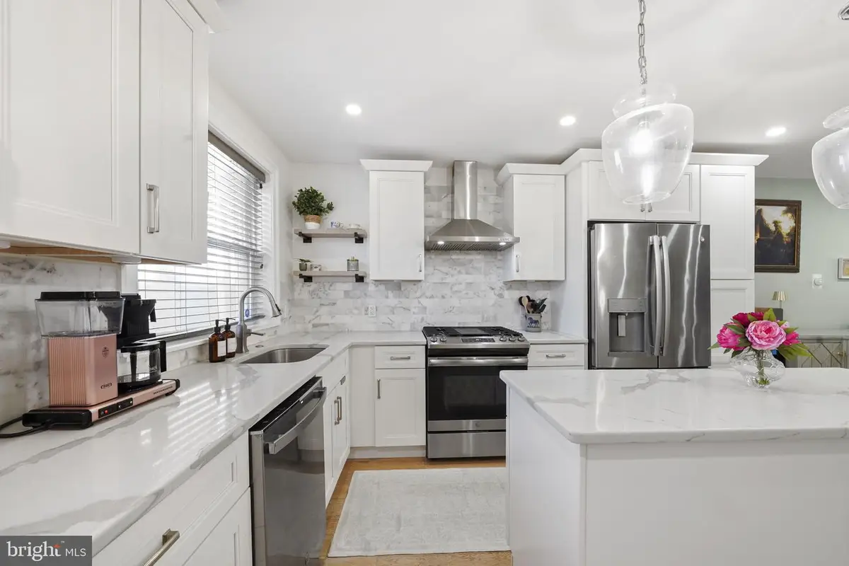 2006 Saint Albans St, Philadelphia, PA 19146 - #1