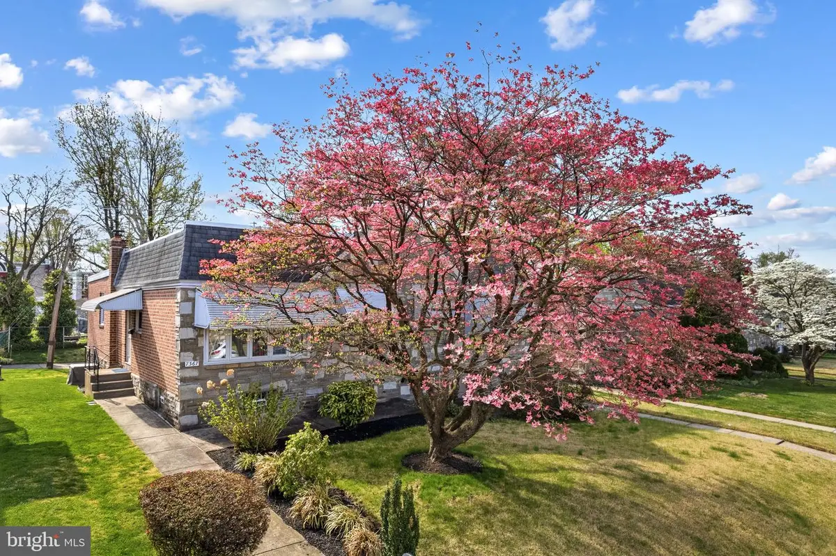 7367 Shelbourne St, Philadelphia, PA 19111 - #1