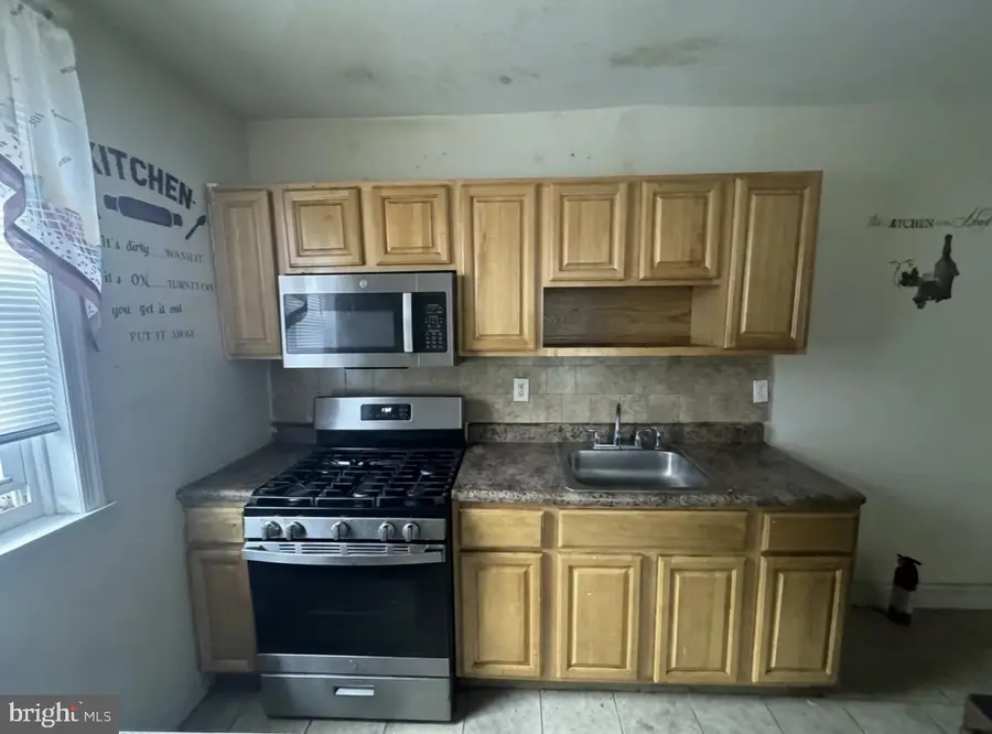 6409 N Woodstock St, Philadelphia, PA 19138 - #3