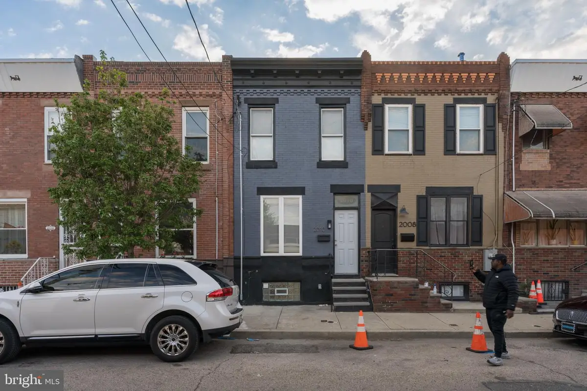 2010 S Chadwick St, Philadelphia, PA 19145 - #1