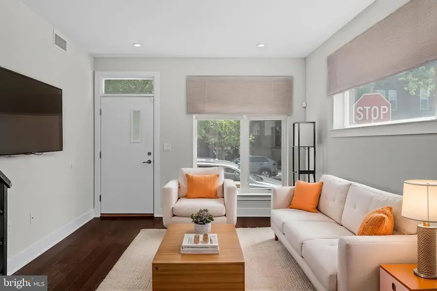 934 N 29th St, Philadelphia, PA 19130 - #3