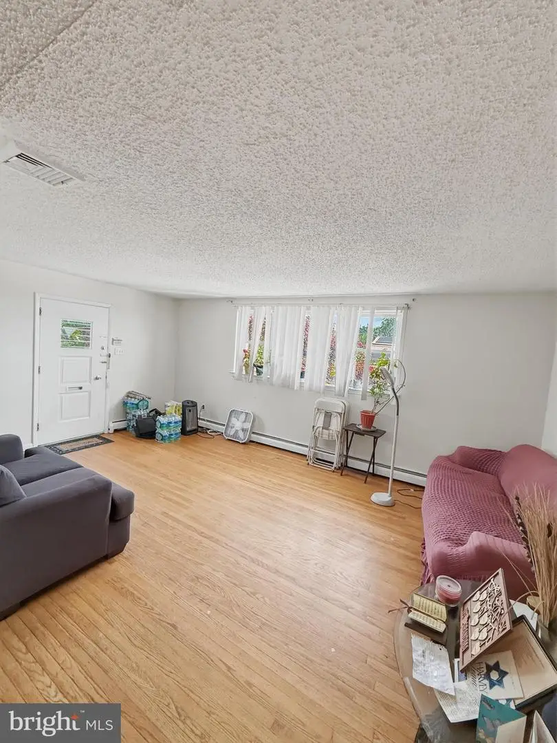 562 Larkspur St, Philadelphia, PA 19116 - #3