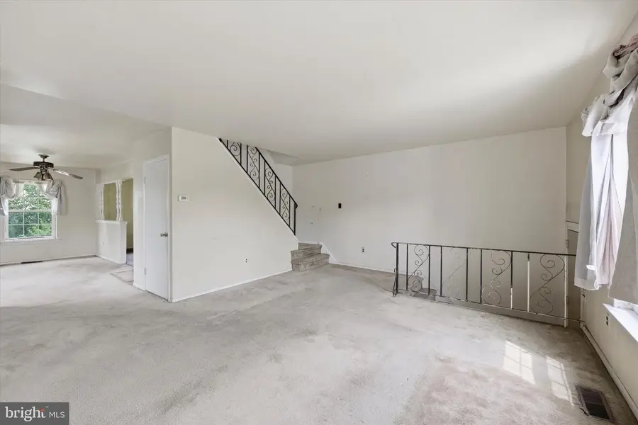 8135 Lindbergh Blvd, Philadelphia, PA 19153 - #2