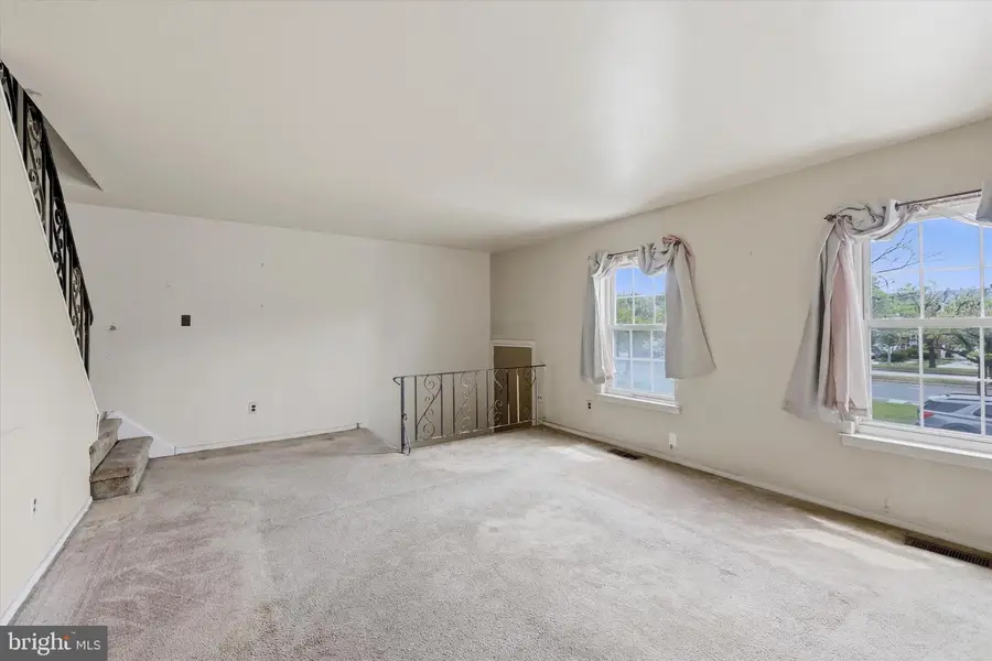 8135 Lindbergh Blvd, Philadelphia, PA 19153 - #3