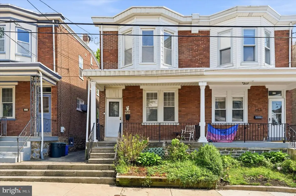 255 Dupont St, Philadelphia, PA 19128 - #1