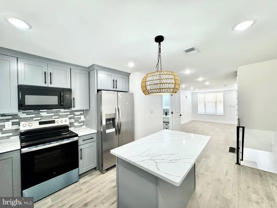 915 Cantrell St, Philadelphia, PA 19148 - #2
