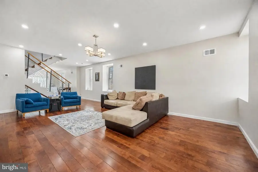 217 Grape St, Philadelphia, PA 19128 - #3