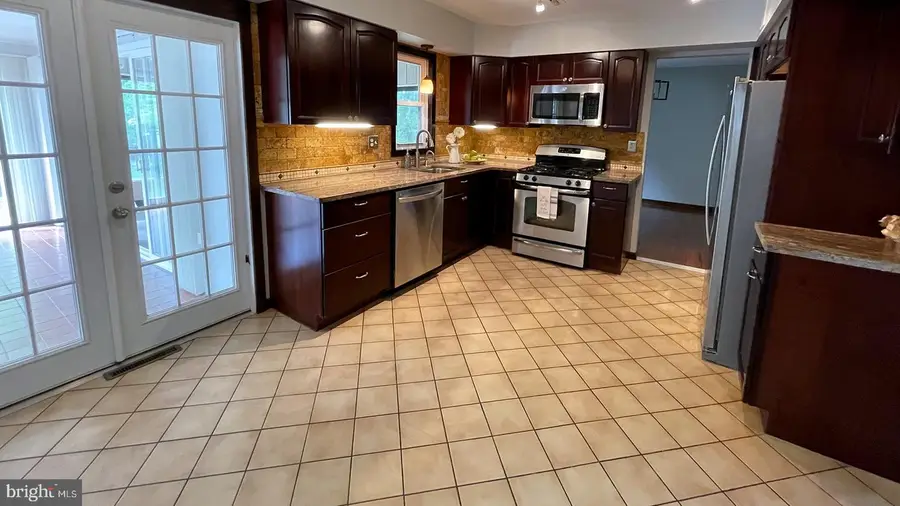 924 Clyde Ln, Philadelphia, PA 19128 - #3