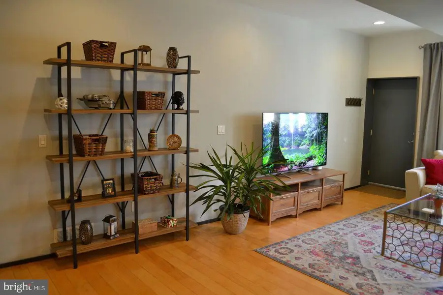 907 N 5th St, Philadelphia, PA 19123 - #3
