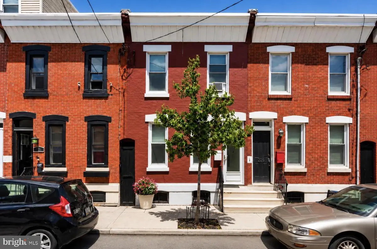227 Watkins St, Philadelphia, PA 19148 - #1