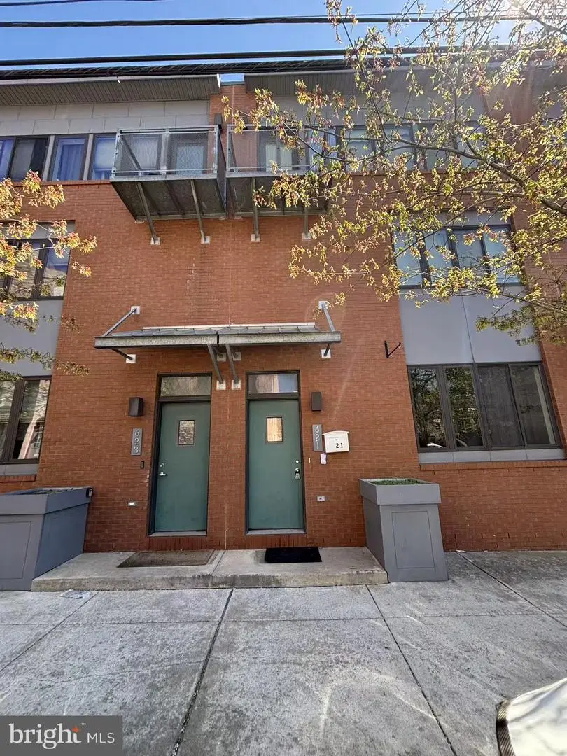 621-00 N 10th St, Philadelphia, PA 19123 - #1