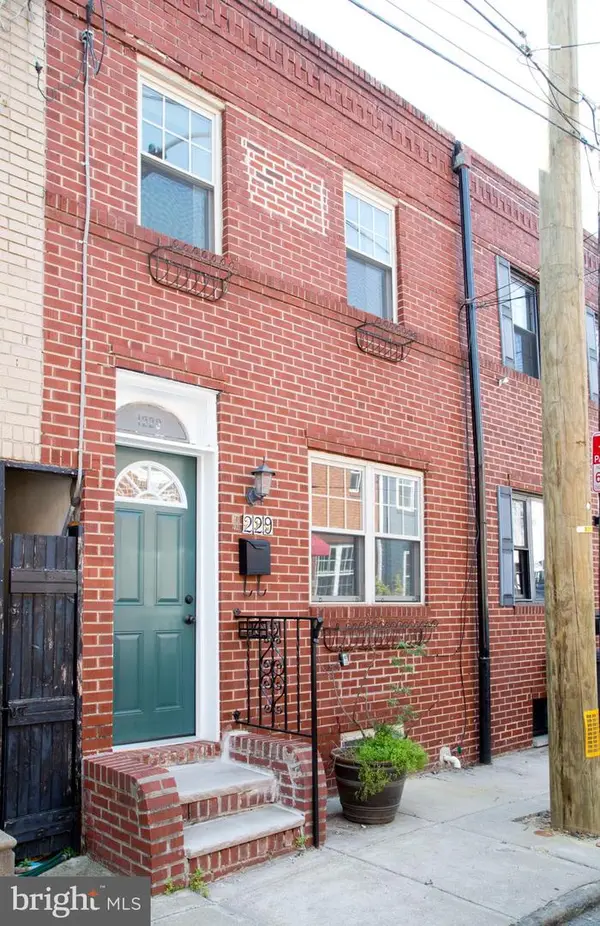 1229 S Warnock St, PHILADELPHIA, PA 19147