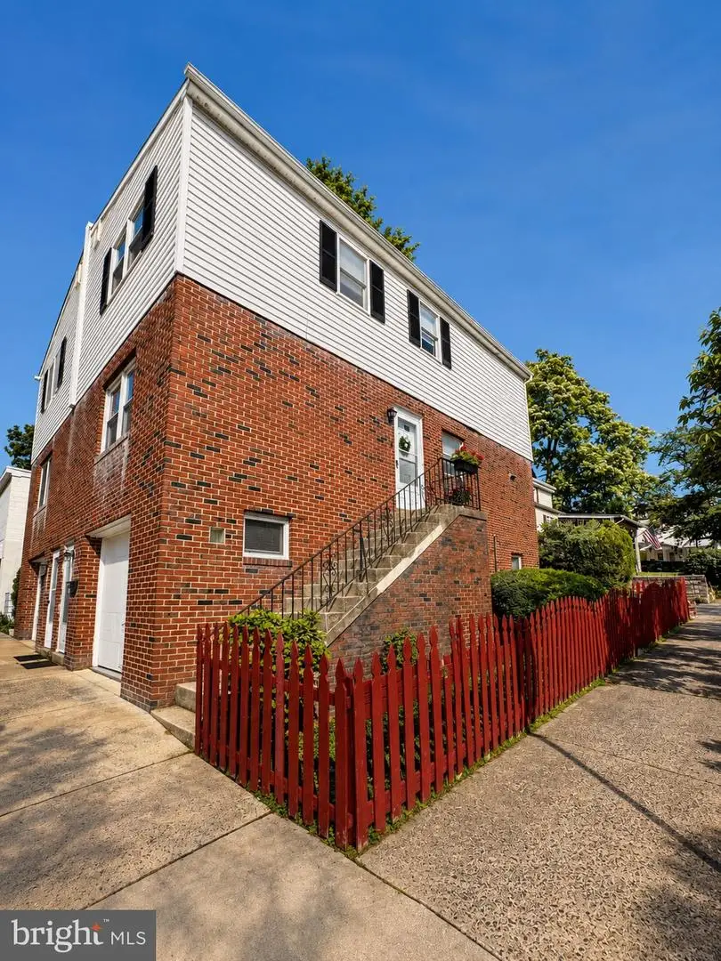584 Green Ln, Philadelphia, PA 19128 - #2