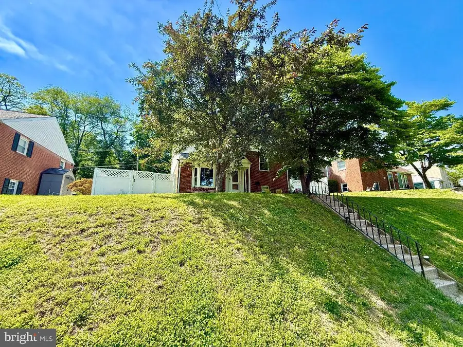 913 Lomond Ln, Philadelphia, PA 19128 - #2