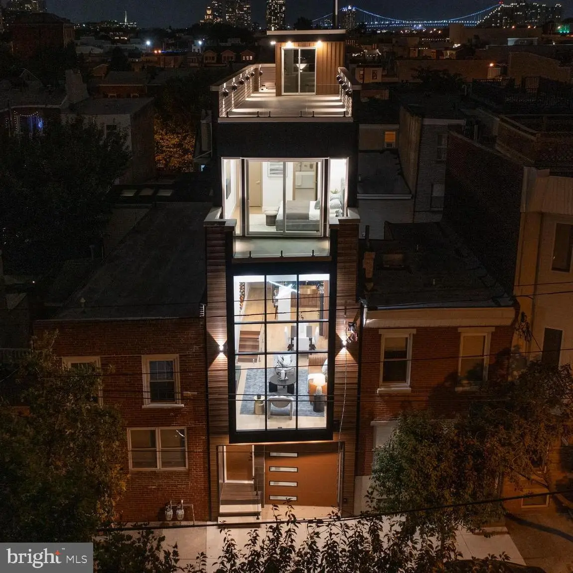 217 Tasker St, Philadelphia, PA 19148 - #1