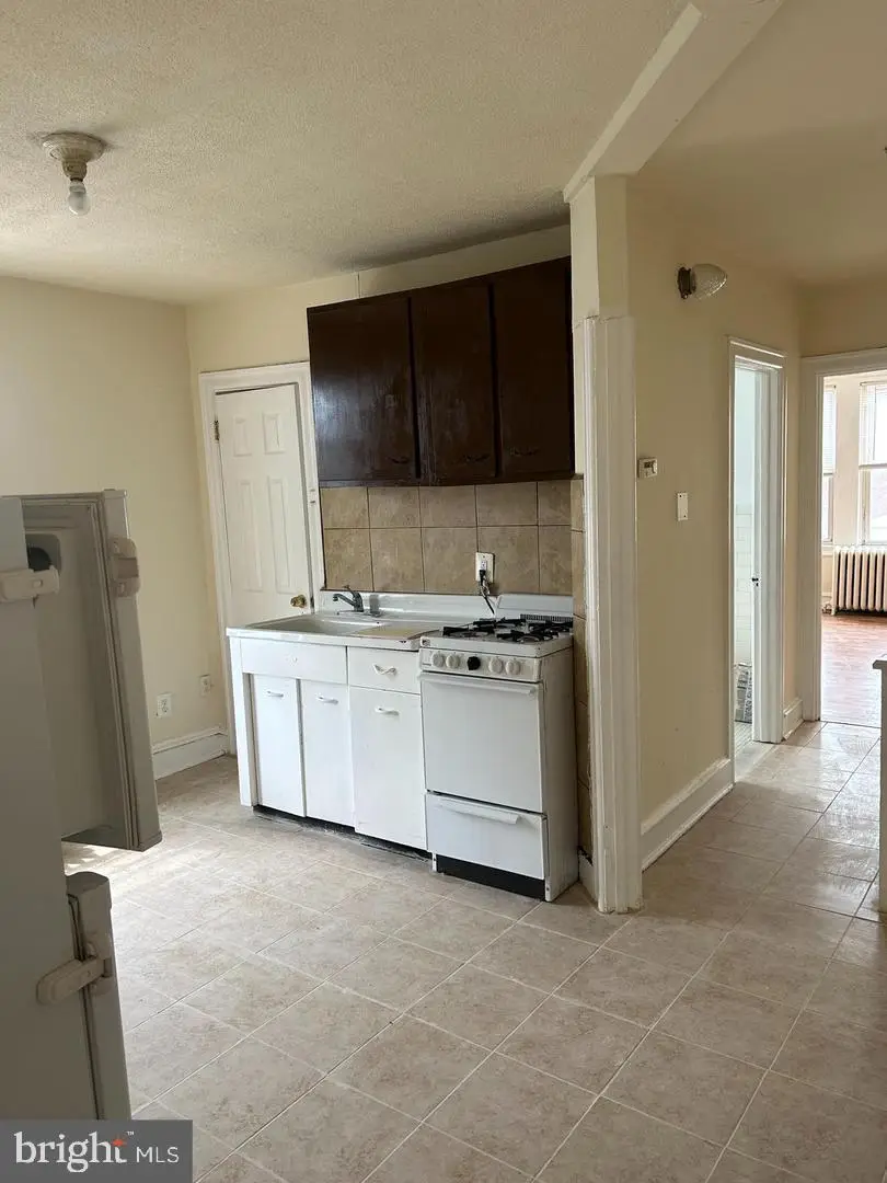 446 Roselyn St, Philadelphia, PA 19120 - #3