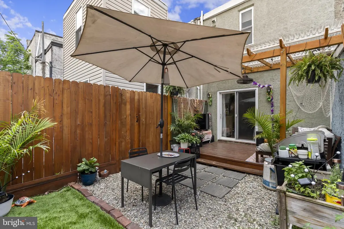 2215 E Oakdale St, Philadelphia, PA 19125 - #1
