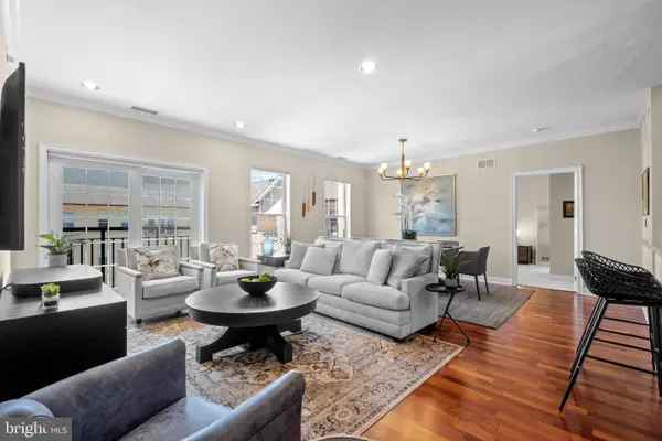 500 Admirals Way #402, PHILADELPHIA, PA 19146