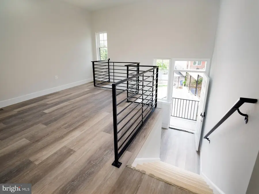303 Fountain St, Philadelphia, PA 19128 - #2