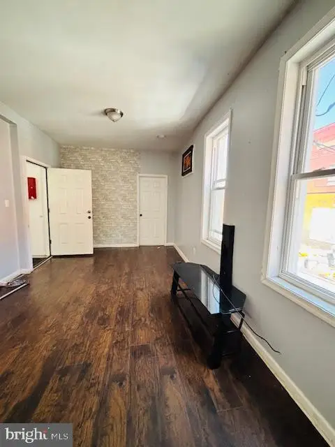 240-42 W Glenwood Ave, Philadelphia, PA 19140 - #3