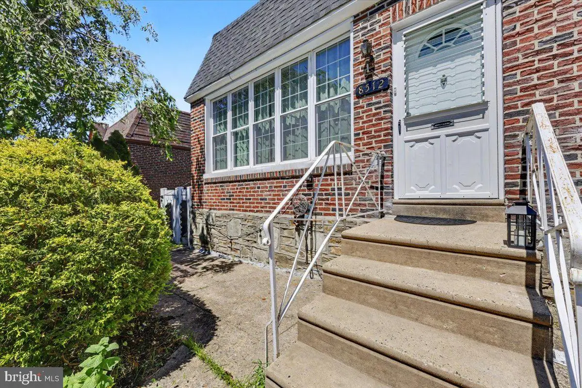 8512 Frontenac St, Philadelphia, PA 19152 - #1