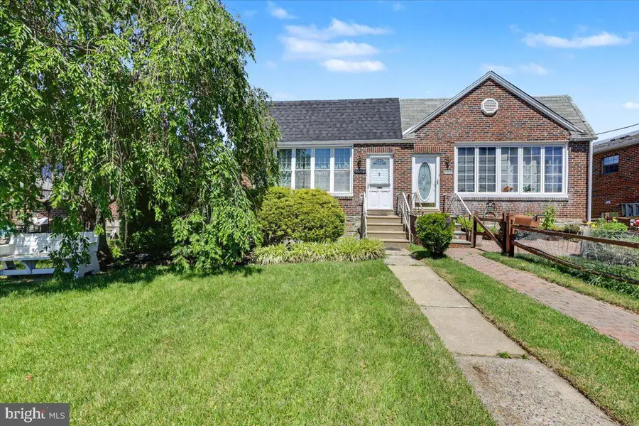8512 Frontenac St, Philadelphia, PA 19152 - #2