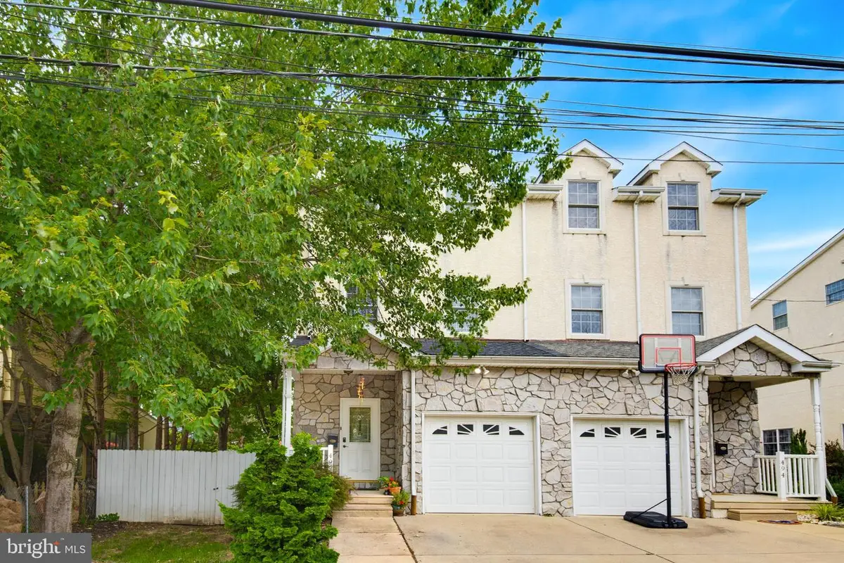 492 Harmon Rd, Philadelphia, PA 19128 - #1