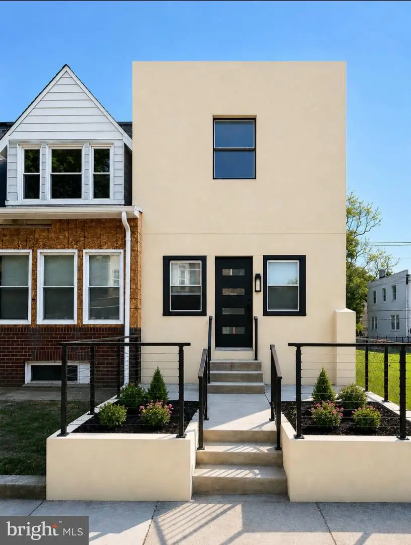 2534 Bonaffon St, Philadelphia, PA 19142 - #1