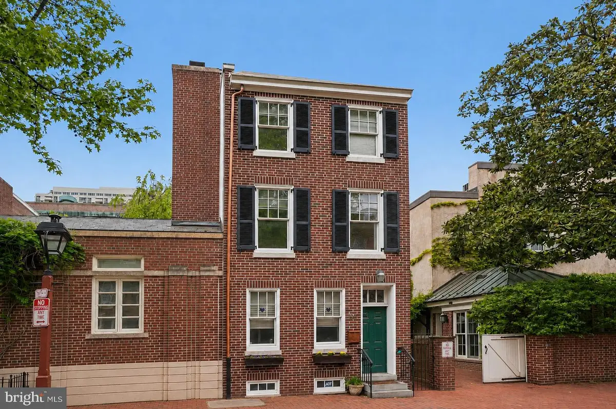 605 Pine St, Philadelphia, PA 19106 - #1