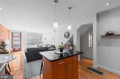 229 Race St, Philadelphia, PA 19106 - #1
