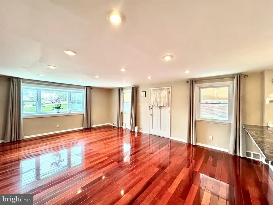 9219 Outlook Ave, Philadelphia, PA 19114 - #2