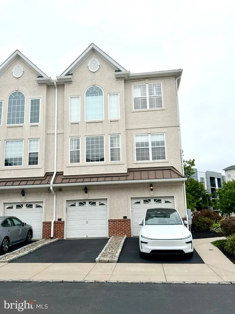 3202 Davinci Dr, Philadelphia, PA 19145 - #1