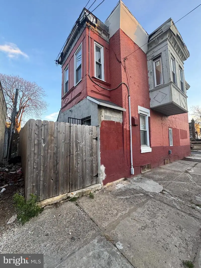 925 W Seltzer St, Philadelphia, PA 19133 - #1
