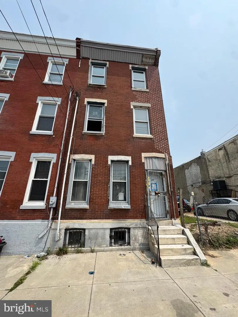 2207 W Oxford St, Philadelphia, PA 19121 - #1
