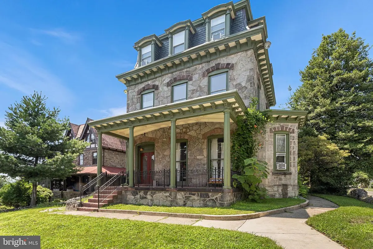 348 Green Ln, Philadelphia, PA 19128 - #1