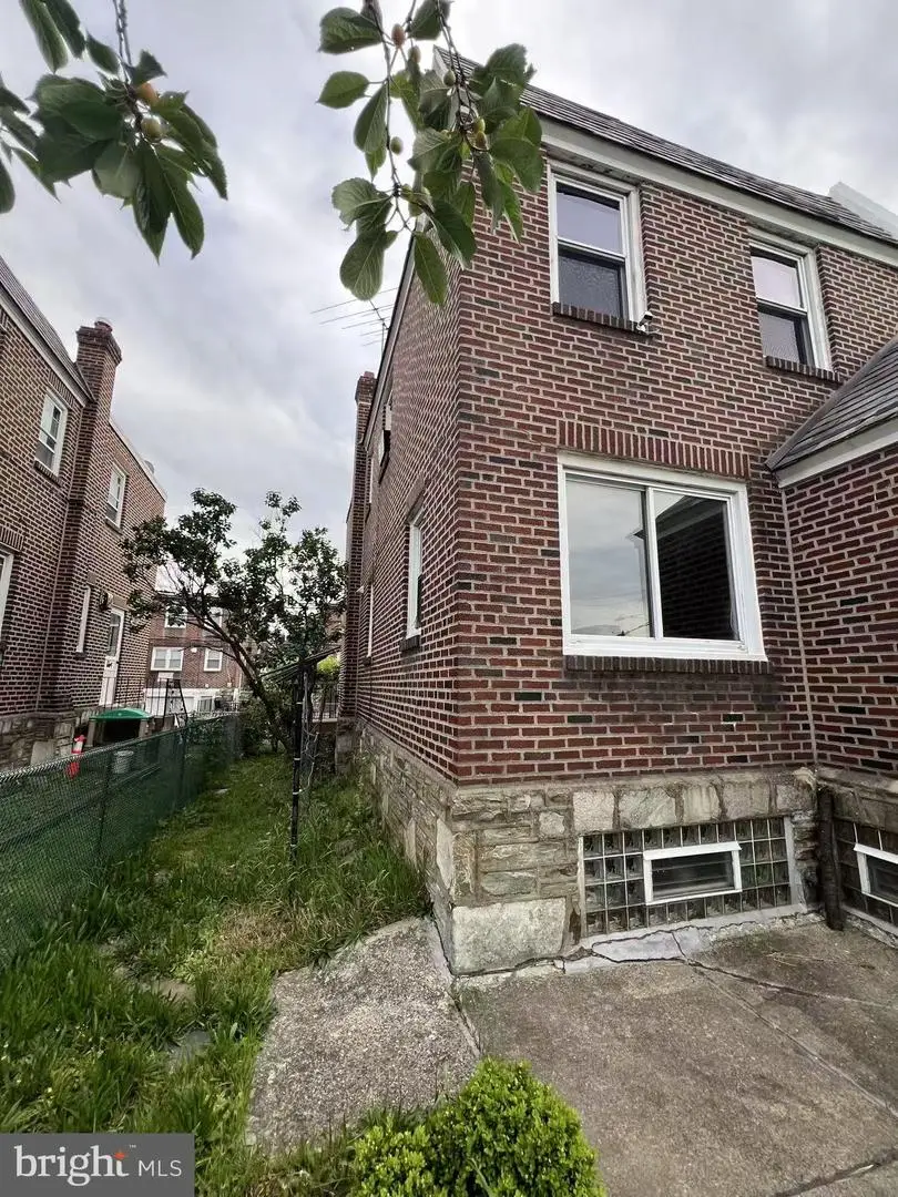 1818 Strahle St, Philadelphia, PA 19152 - #3