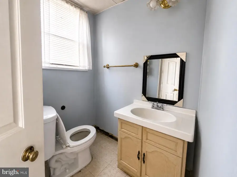 6433 Guyer Ave, Philadelphia, PA 19142 - #2