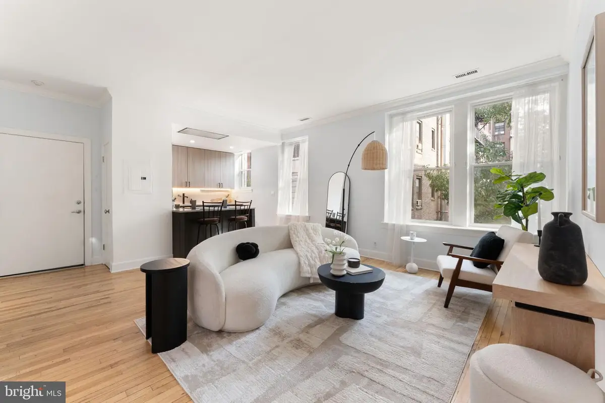 242 S 13th St #e, Philadelphia, PA 19107 - #1