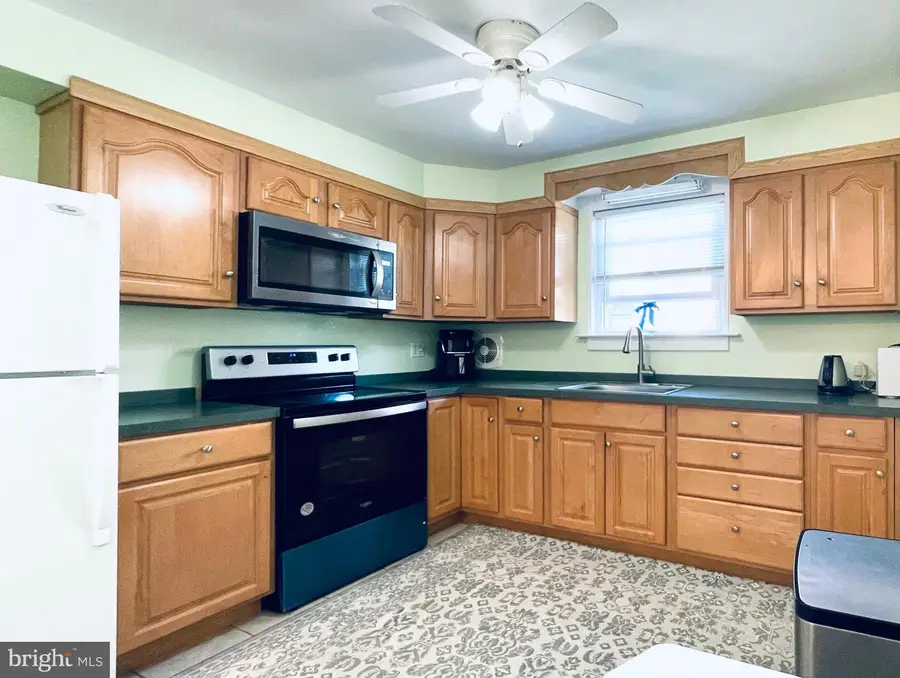 7826 Brier St, Philadelphia, PA 19152 - #2