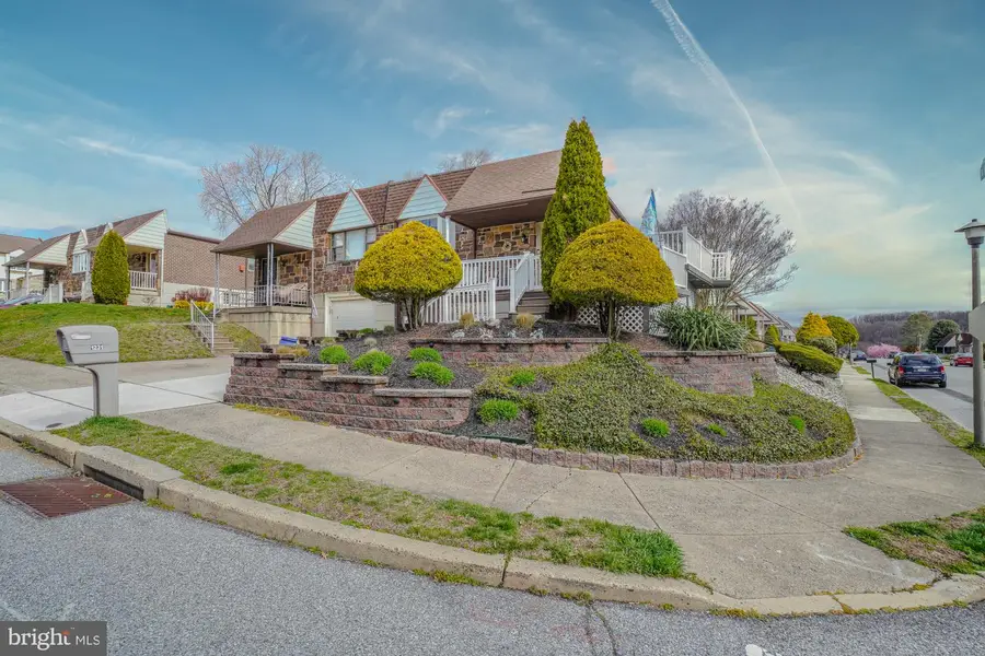 1231 Hemlock Dr, Philadelphia, PA 19116 - #2