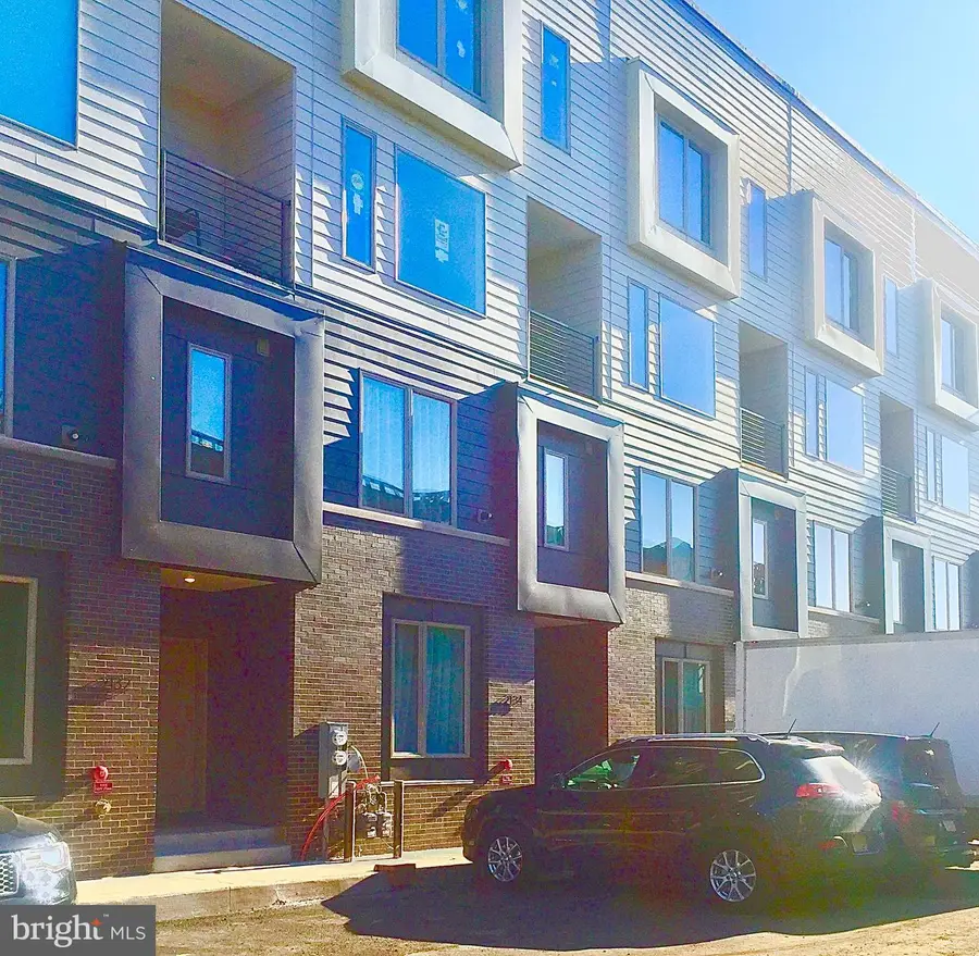 2134-00 Kensington Ct #71, Philadelphia, PA 19125 - #2