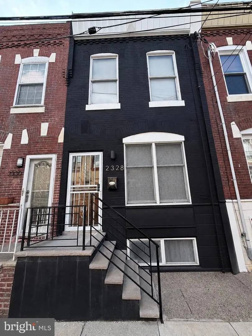 2328 S Warnock St, Philadelphia, PA 19148 - #1