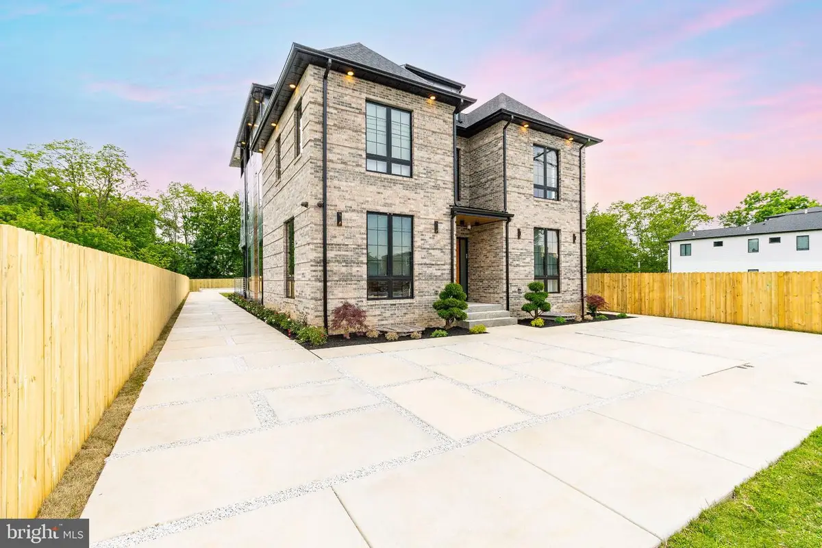 9739 Krewstown Rd, Philadelphia, PA 19115 - #1