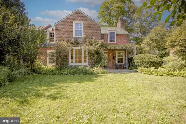 2 Tohopeka Ln, PHILADELPHIA, PA 19118