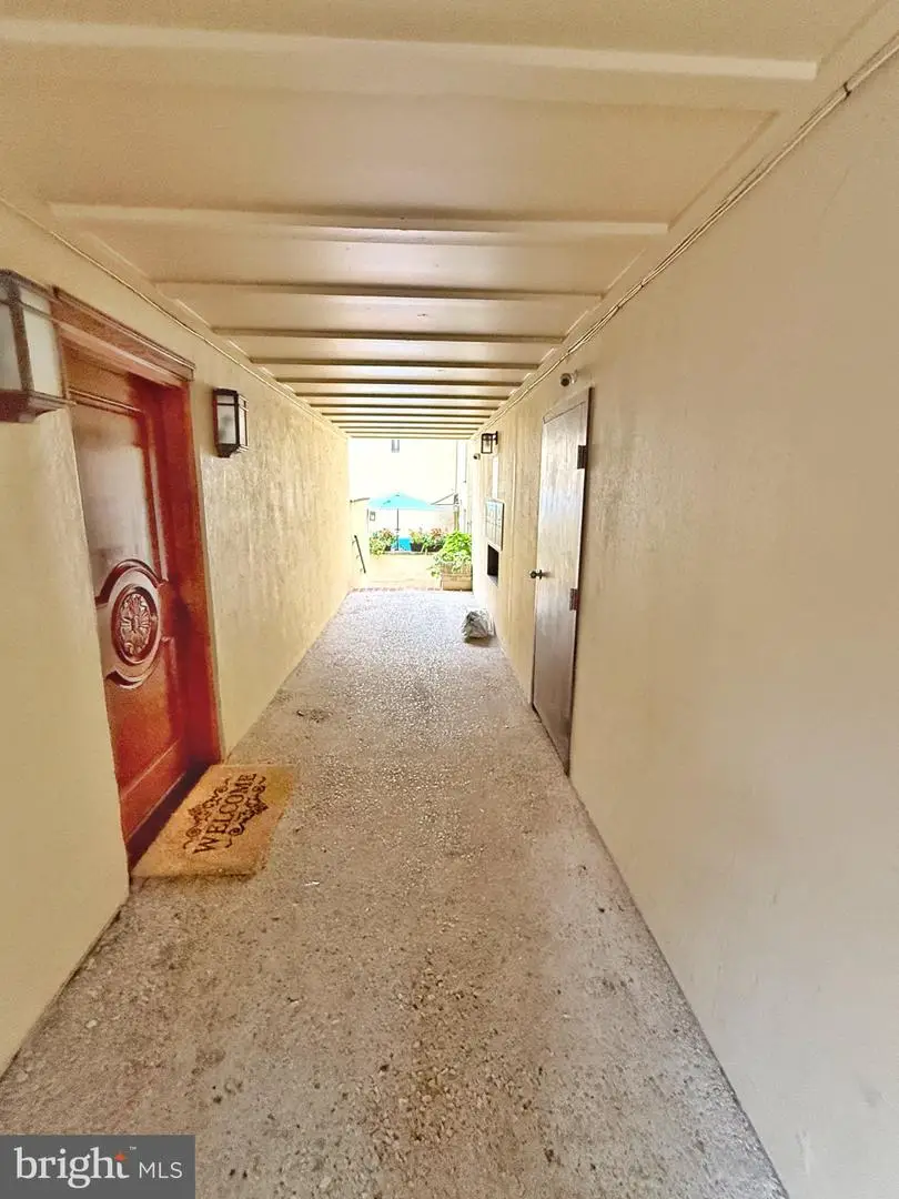 4 S Alder St #4, Philadelphia, PA 19147 - #2
